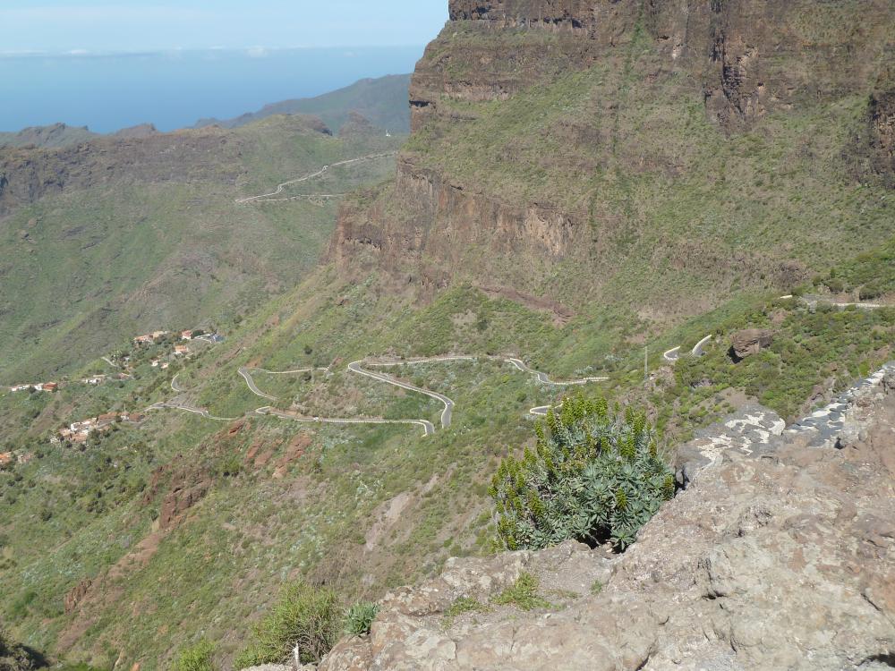 mountain-road-to-teide-